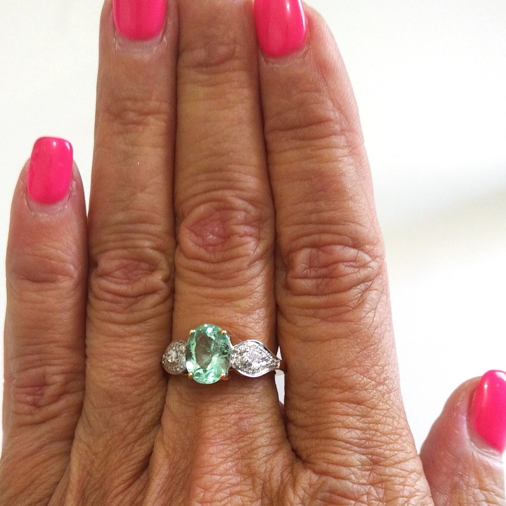 SOLD!! Genuine Emerald/Diamond Ring, 18K Gold - Picture 2 of 8